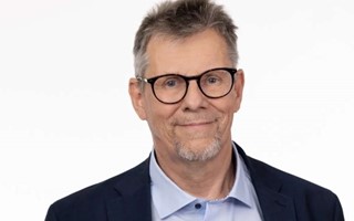 �Det l�ker inga s�r i partiet att g� p� fotboll med Jimmie �kesson�