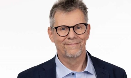 �Det l�ker inga s�r i partiet att g� p� fotboll med Jimmie �kesson�