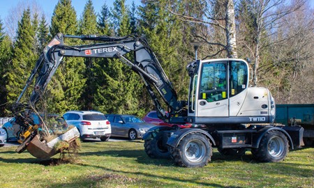 F�rsta spadtaget f�r ny milj�anl�ggning och st�llplatser i Grimsl�v �r taget