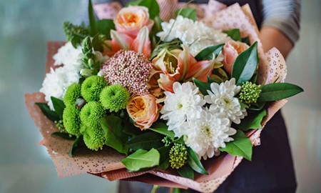 Workshop i blomsterbindning lockar deltagare till Tingsryd