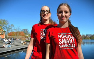 Mor och dotter tar kampen f�r h�rselskadade i l�net