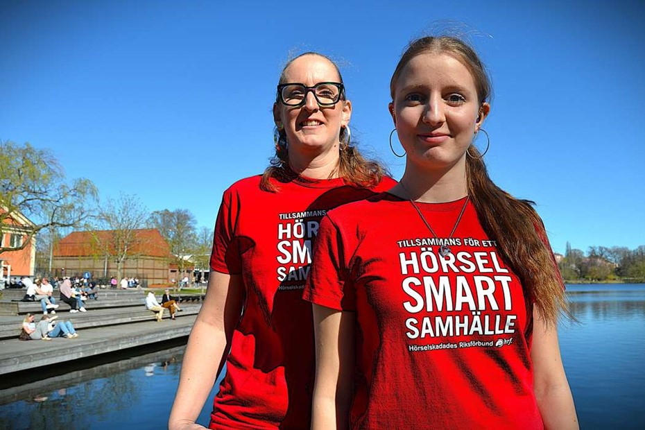 Mor och dotter tar kampen f�r h�rselskadade i l�net