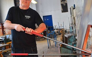 Med sunt f�rnuft byggde Kent upp Skrufs Glasbruk � nu firar han 20 �r