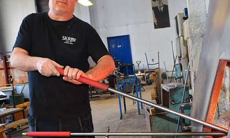 Med sunt f�rnuft byggde Kent upp Skrufs Glasbruk � nu firar han 20 �r