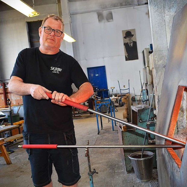 Med sunt f�rnuft byggde Kent upp Skrufs Glasbruk � nu firar han 20 �r