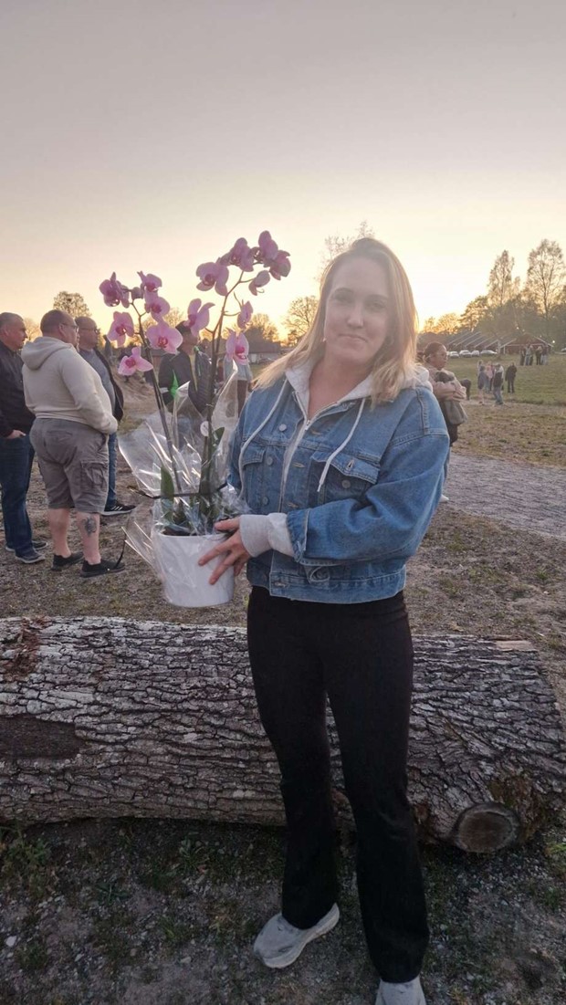 Hon blev �rets Linnerydsbo � tog emot pris under valborgsm�ssoafton