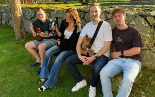 Nostalgiska toner fyller Sl�tth�gs kyrka