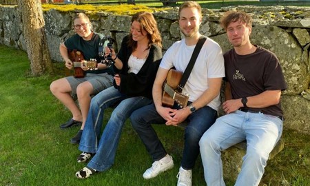 Nostalgiska toner fyller Sl�tth�gs kyrka