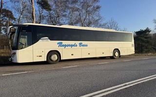 Gratis buss f�r alla till travbanan