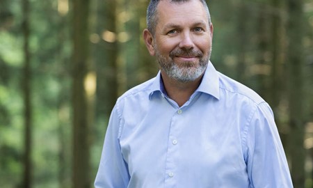 Vida avvecklar tv� av sina s�gverk