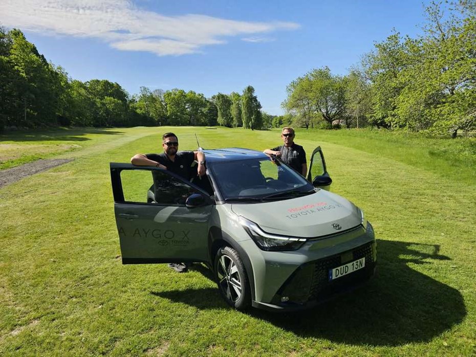 Stekhet golft�vling med chans att vinna ny Toyota med ett enda slag