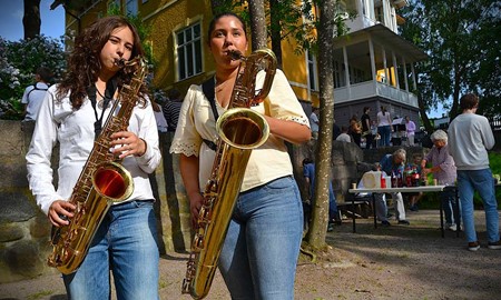 Kulturskolans bl�sare h�ll en bejublad picknick-konsert