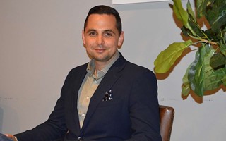 Kosta K�pmanshus har miljoner i skulder