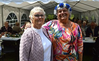 Midsommarlunch i Formareg�rden