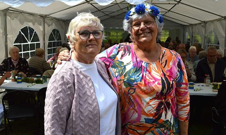 Midsommarlunch i Formareg�rden