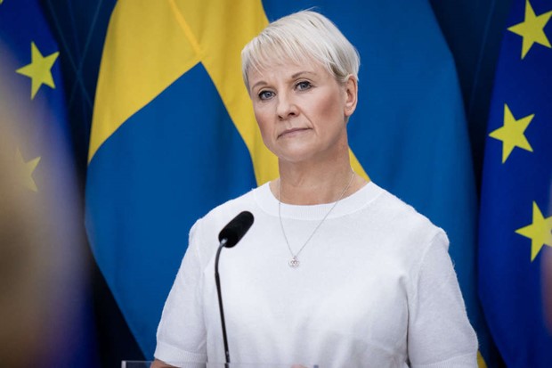 Regeringen stärker tryggheten och säkerheten för äldre Regeringen stärker tryggheten och säkerheten för äldre
