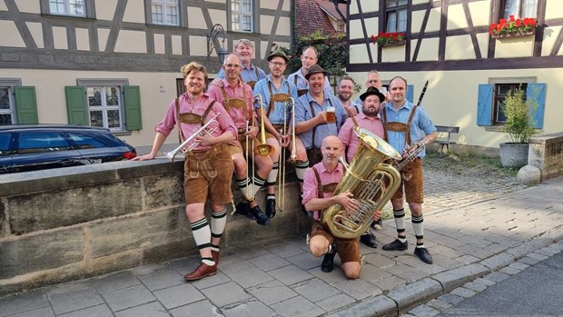 Sommaren avslutas med oktoberfest och h�rdrock
