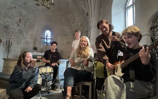 Glatt och glamour � ABBA toner tar plats i Moheda kyrka