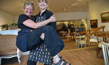 Mor & Dotter lyfter mot nya h�jder p� Sandg�rdsgatan 