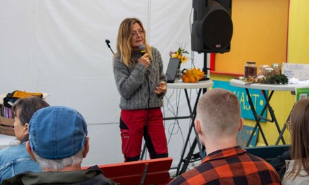 Sk�rdem�ssa med en tradition och f�rnyelse