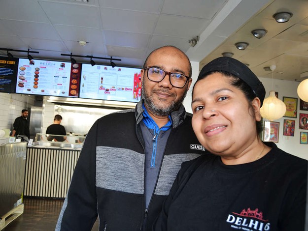 Hasib och Tahmina �lskar att prata med sina g�ster