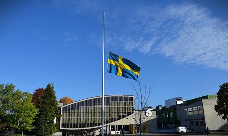 Sorg och f�rst�mning p� Katedralskolan efter bussolyckan 