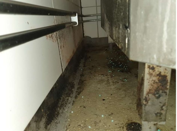 Smuts och svart beläggning på restaurang i Växjö Smuts och svart beläggning på restaurang i Växjö
